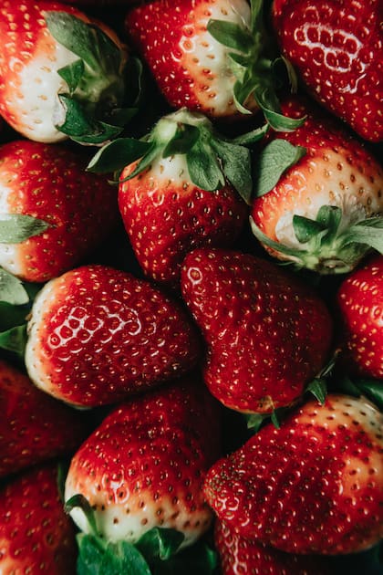 Es importante que las frutillas sean firmes, sin golpes, con el tallo de color verde y la pulpa roja brillante