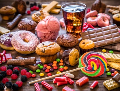 Es importante que las mujeres mayores de 50 años limiten el consumo de alimentos azucarados. Foto:iStock