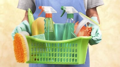 Es importante realizar una limpieza profunda y detallista de todos los espacios que puedan haber tomado contacto con los alimentos potencialmente peligrosos para evitar la contaminación cruzada