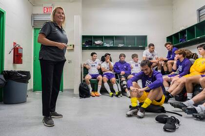 "Es increíble jugar para ella", dicen los jugadores de la Universidad de Nueva York sobre Kim Wyant