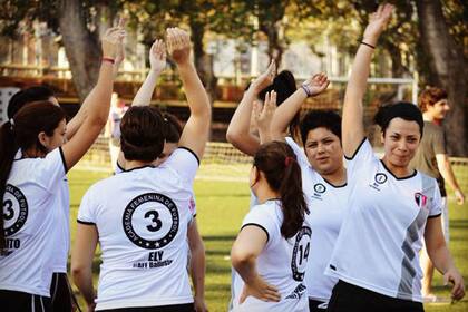 Es integrador y ayuda a promover el juego y el trabajo en equipo