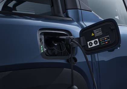 Es la primera chata híbrida enchufable en comercializarse en la Argentina