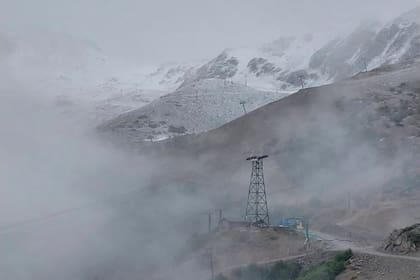 Es la primera nevada del año en el Cerro Catedral
