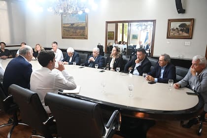 Es la primera vez que el sector pesquero se reúne con el funcionario