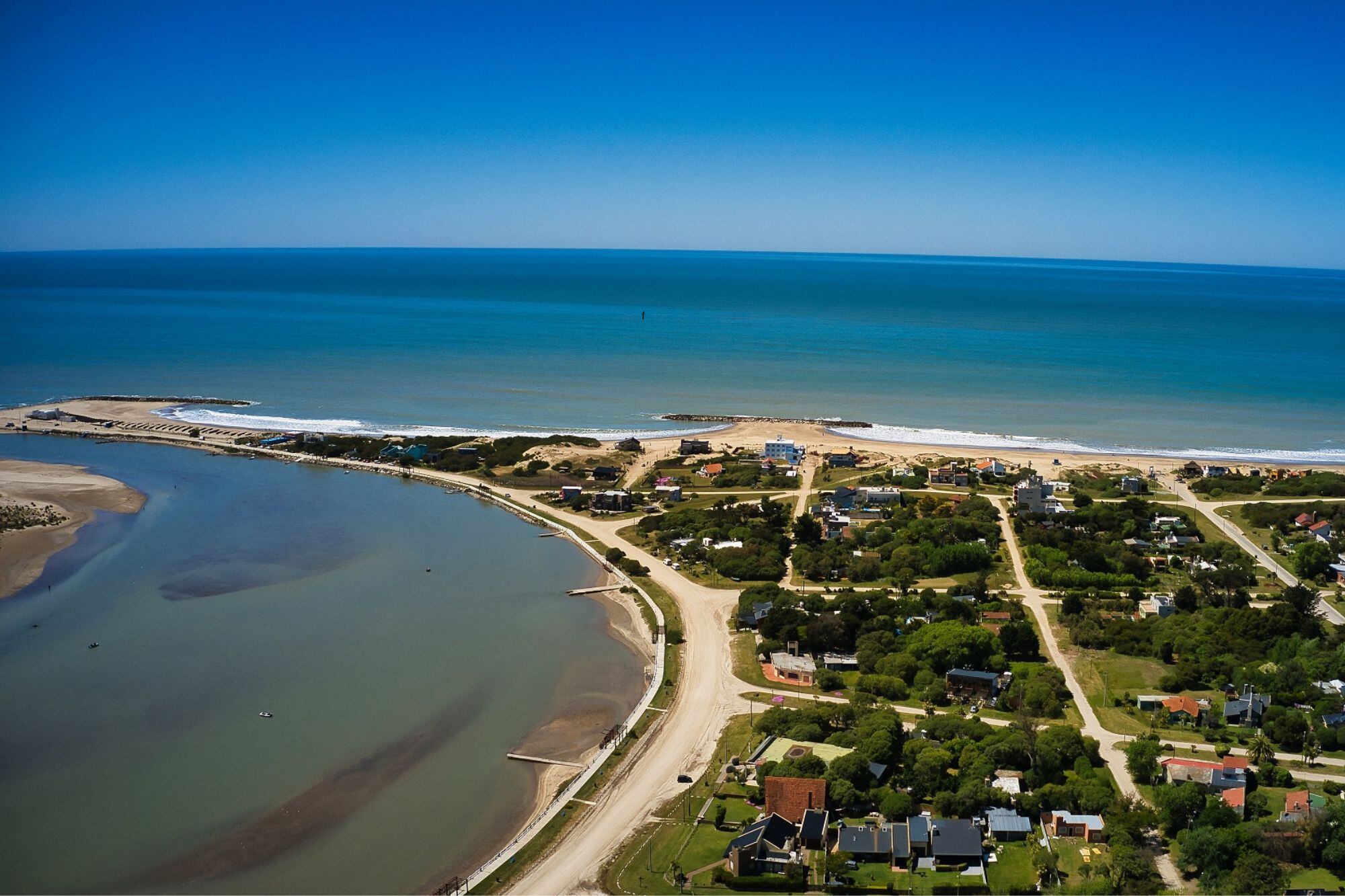 Está a casi 4 horas de Buenos Aires, esconde un oasis junto al mar y es ideal para una “escapada relax”