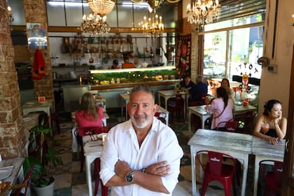 "Es lindo ver el fanatismo”, cuenta Alejandro Vizgarra, uno de los socios, mientras saluda a los habitués y comienza a reconstruir cada capítulo de esta historia.