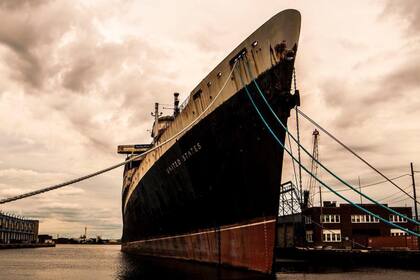 Es más grande que el Titanic, con una eslora de 301 metros