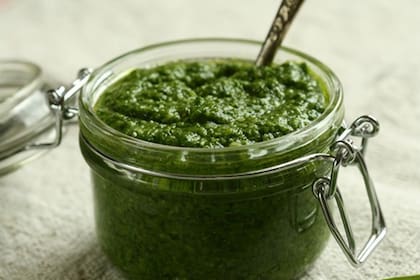 Es más picante que el pesto tradicional y muy perfumado.