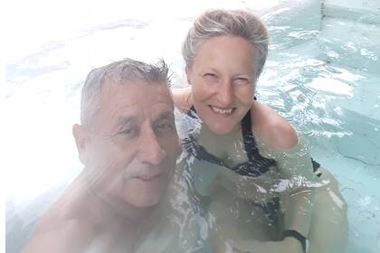 "Es mejor seguir soñando a ser novios eternos y esperar las próximas vacaciones para estar juntos... hasta que la edad lo permita".