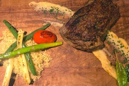 Es momento para conusmir berenjenas, mango y miel, productos de estación