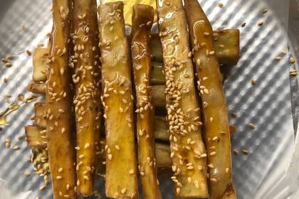 Es momento para conusmir berenjenas, mango y miel, productos de estación