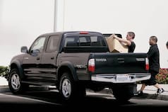 La razón por la cuál este actor multimillonario maneja un auto de más de veinte años