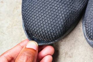 El truco para arreglar las puntas despegadas de las zapatillas