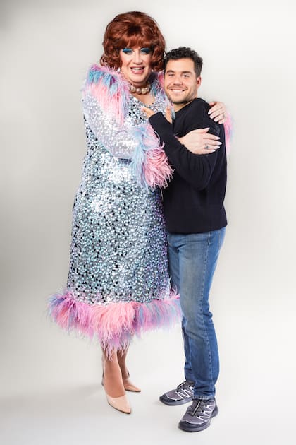 "Es muy hermoso trabajar con Betu y poder acompañarlo en su debut. Estoy muy orgulloso y ansioso que la gente pueda disfrutar de lo que él está haciendo porque es maravilloso y este elenco es increíble", comenta el director de Hairspray en Argentina