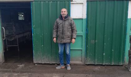 “Seguirá la sangría”: preocupación por una espectacular caída de producción de leche en una provincia 11 “Es muy probable que desde ahora ya se empiecen a achicar de nuevo los rodeos porque no va a haber alimentación para darle y la que se consiga va a ser muy cara. Seguirá la sangría de vacas productivas que irán a faena", dijo Ferrari