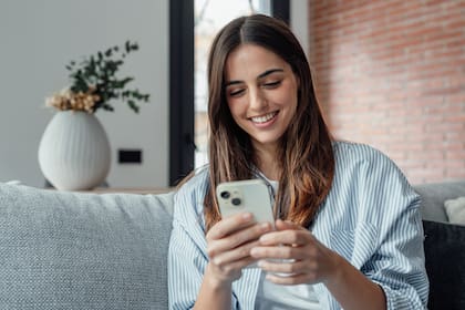 Es necesario realizar un vaciado de chats periódico para evitar saturar el almacenamiento del celular
