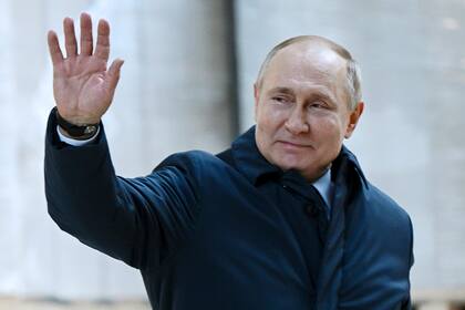 "Es probable que Vladimir Putin se dirija hacia una derrota histórica", aseguró Harari, que trató al líder ruso de "déspota" y dijo que se interpreta a sí mismo como Adolf Hitler