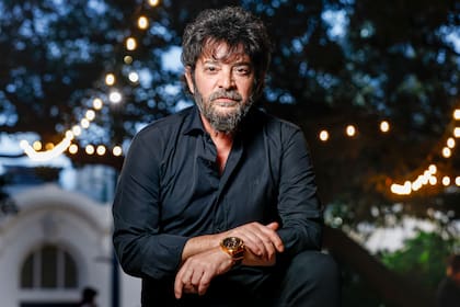 "Es tan agobiante todo lo que nos está pasando que a veces hay que parar, respirar y ver a quién le conviene todo esto. Si le conviene solamente al que compra y vende bonos, me quedo afuera porque no soy de ese tipo de gente. No especulo en esas cosas. Esto es beneficioso para muy poca gente", dice