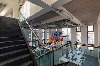 Es un edificio corporativo de 16.512 metros cuadrados cubiertos