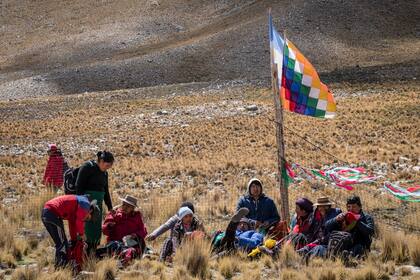 Es un evento del que participa toda la comunidad, organizada en distintos roles. Las nueve Comunidades Andinas Manejadoras de Vicuña (Camvi) pertenecen a los departamentos jujeños de Yavi y Rinconada.
