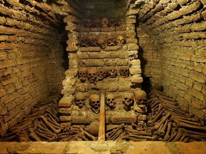 Es un laberinto de galerías llenos de huesos que puede dar escalofríos a los visitantes más aprensivos