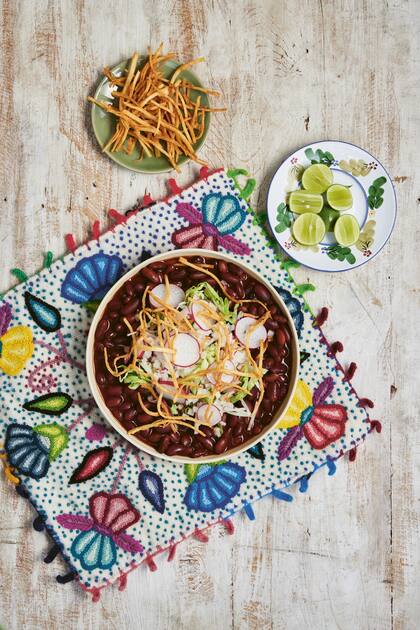 Es un libro que trasciende la cocina casera, también cuenta historias con la importante función de mostrar la región en todo el mundo