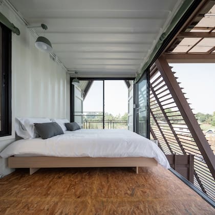 Es un lugar para “alejarse de la vida de la ciudad” con alojamiento rentable, huertas y parques infantiles.