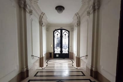 “Es un lugar precioso, silencioso y muy tranquilo”, confirma Fernando, encargado de la histórica librería del pasaje