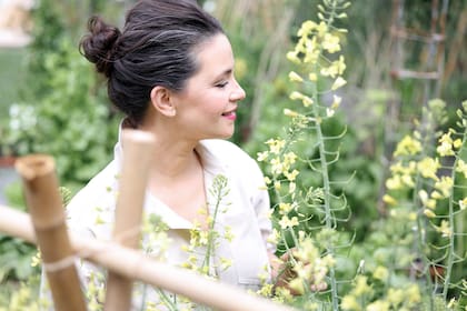 "Es un trabajo en equipo entre mi jardín y yo. De repente lo empiezo a caminar, lo recorro, hasta que encuentro que es lo que me gustaría sembrar, plantar y dónde me gustaría", explica Paula.