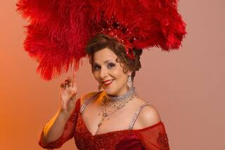 Karina K: digna sucesora de Lucía Galán, en Hello, Dolly!