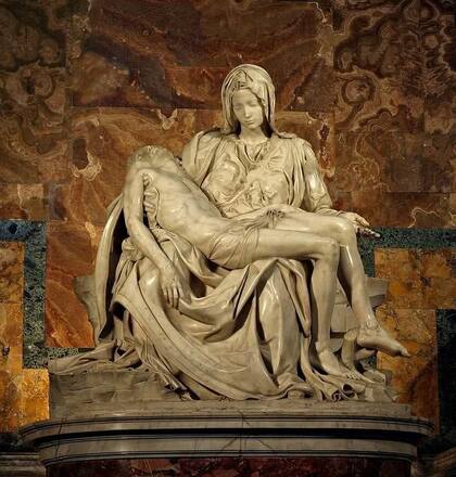 Es una escultura en mármol ejecutada entre los años 1498 y 1499.