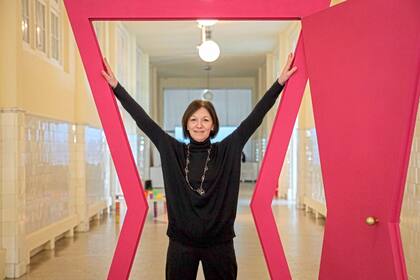 "Es una invitación a evaluar qué decisiones tomamos", dice Wechsler, con una de las obras de Michelangelo Pistoletto