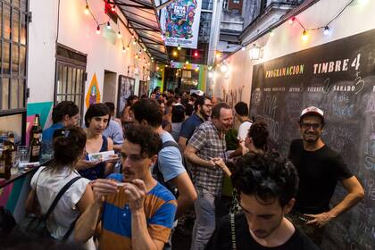 Esa pequeña puertita al final del pasillo es parte de la magia de Timbre4, un ícono del teatro independiente