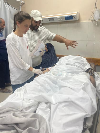 “Esa vara de lo que era moralmente imposible se fue corriendo mes a mes y hoy ya no se donde está el límite”, dice Sofía hoy, con casi dos años de guerra a las espaldas. Créditos MSF