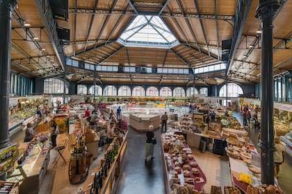 Escala infaltable en el Mercado Cubierto para probar quesos y pastelería