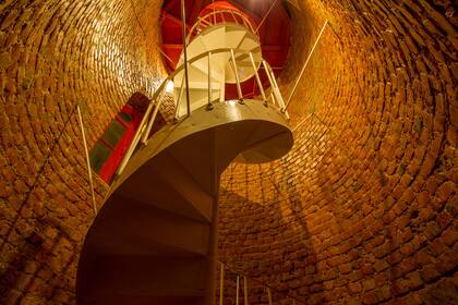 El interior de la torre Punta Delgada, en Península Valdés