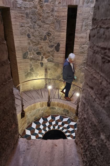 Escalera en el interior de la torre