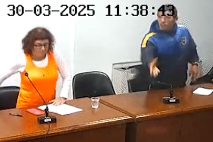Escándalo durante un juicio en Río Negro: un preso le tiró un vaso de agua al juez y le fracturó un dedo