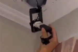 Una joven denunció al dueño del departamento que alquila de espiarla con cámaras