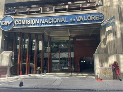 Escasos movimientos frente a la Comisión Nacional de Valores, hoy por la mañana