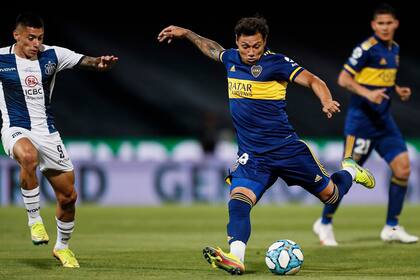 Zárate tuvo un primer tiempo discreto. Luego mejoró