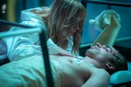 Escena de "La chica y el cosmonauta", la serie que se volvió viral