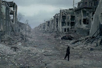 Escena de la película El pianista (2002), de Roman Polanski, en la que se recrea la destrucción de Varsovia