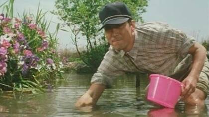 Escena de la película La anguila (Unagi) de Shohei Imamura