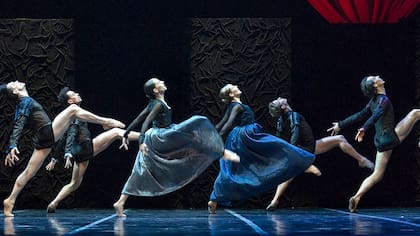 Imperdible para cualquier amante de la danza, la coreografía de Duato sobre música del Siglo de Oro español y poemas de Garcilaso de la Vega, se vio varias veces en Buenos Aires