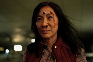 Dónde se puede ver Todo en todas partes al mismo tiempo, y de qué se trata