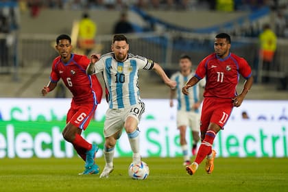 Escena del partido amistoso que disputan Argentina y Panamá