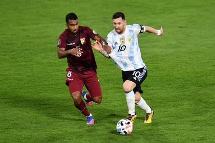 Escena del partido que disputan Argentina y Venezuela por las eliminatorias de la Copa del Mundo Qatar 2022