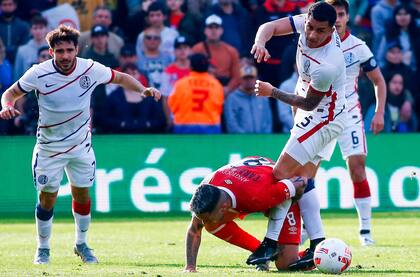 Escena del partido que disputan Argentinos Juniors y San Lorenzo