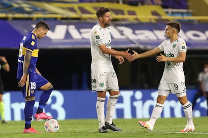 Mirada al piso. Zárate no se siente en la función de delantero central